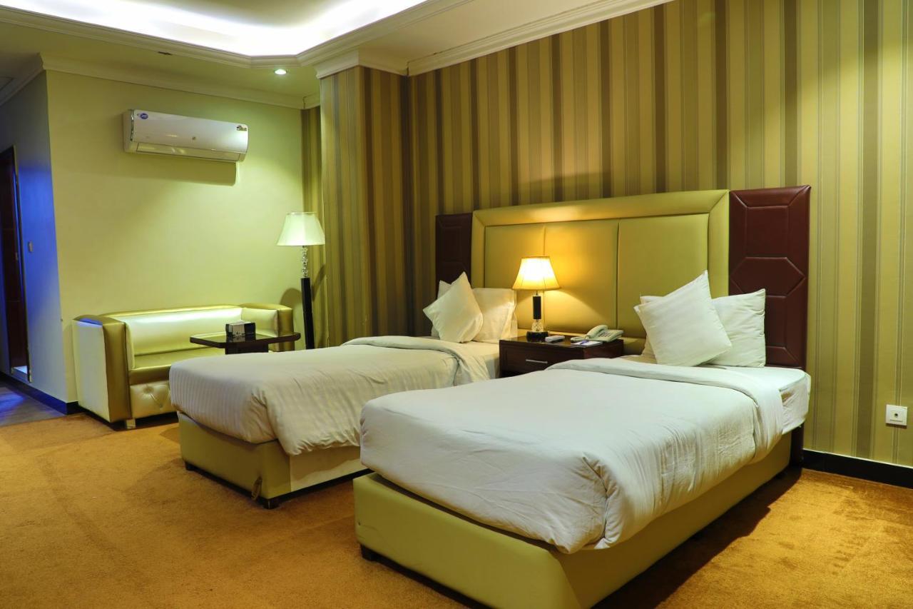 Rachna Hotel Gujranwala Екстериор снимка